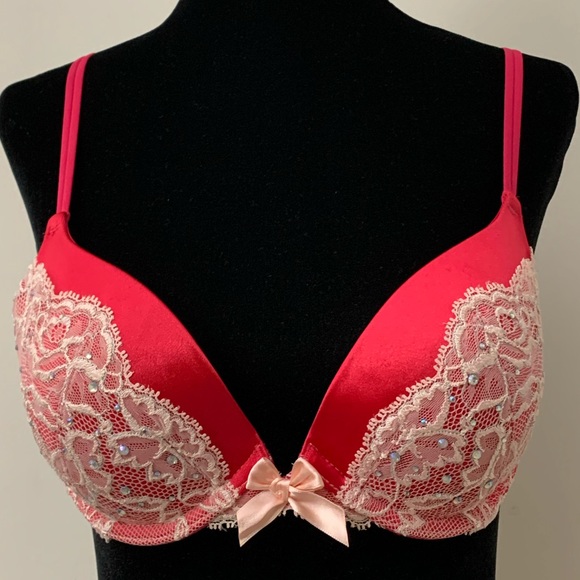 Victoria’s Secret Very Sexy Plunge Bra w/ lace - Picture 1 of 5